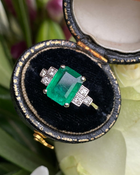 Art Deco Emerald and Diamond Platinum Ring 0.18ct + 2.25ct
