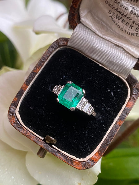 Art Deco Emerald and Diamond Ring Platinum 0.25ct + 1.72ct