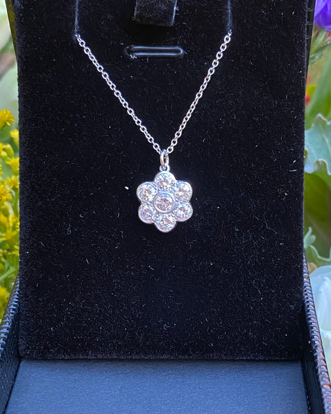 18ct White Gold Diamond Daisy Cluster Pendant 0.90ct