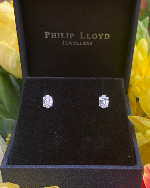 18ct White Gold Diamond Cluster Earrings 0.28ct