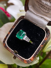 Art Deco Emerald and Diamond Ring Platinum 0.25ct + 1.80ct