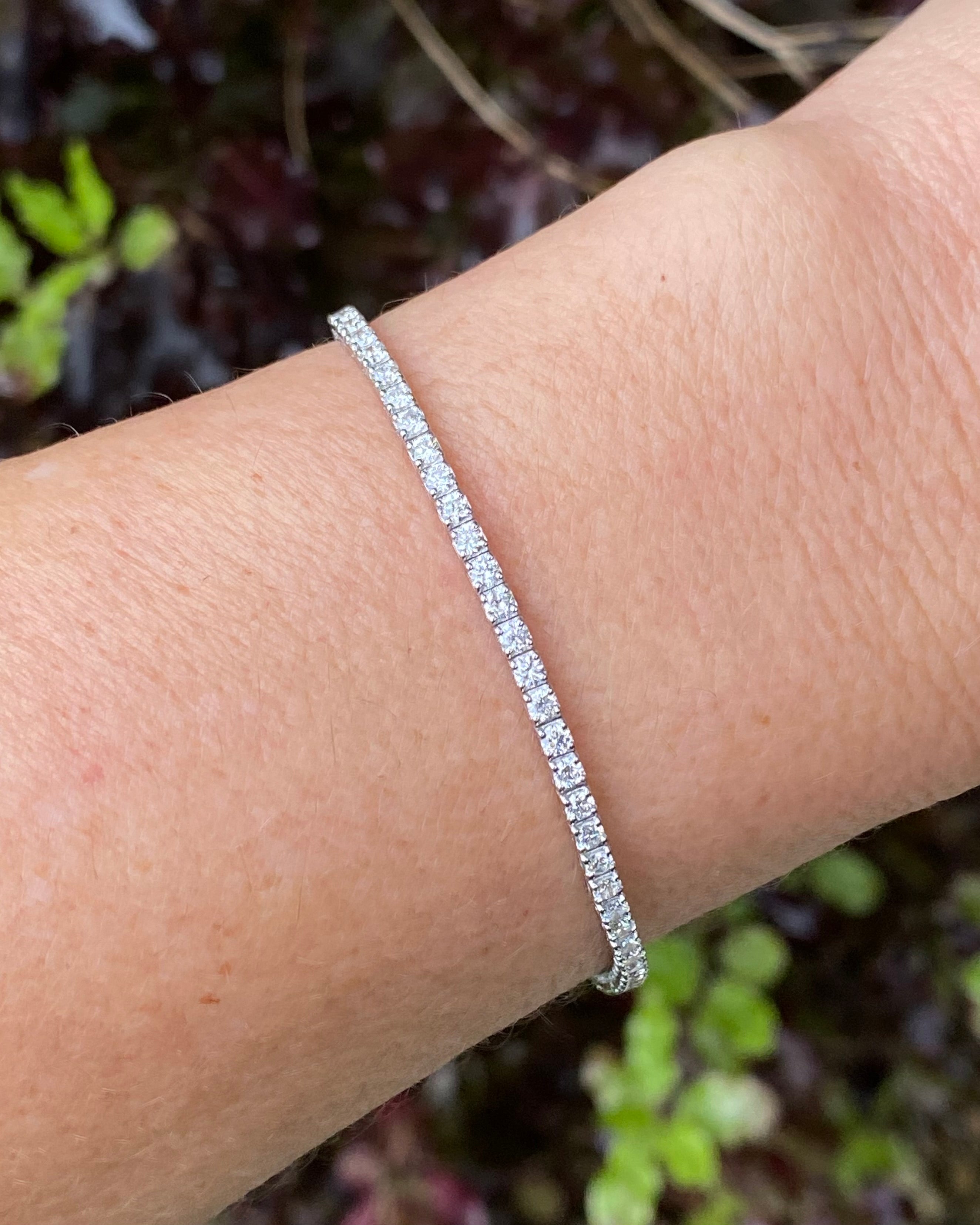 18ct White Gold Brilliant Cut Diamond Line Tennis Bracelet