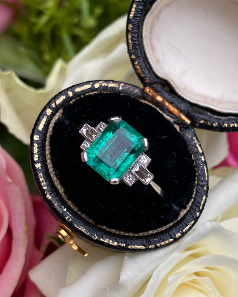 Art Deco Emerald and Diamond Platinum Ring 0.20ct + 1.40ct