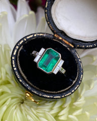 Art Deco Emerald and Diamond Platinum Ring 0.25ct + 1.70ct