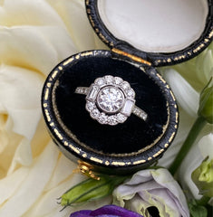 Pretty Diamond Daisy Cluster Ring 0.90ct Platinum